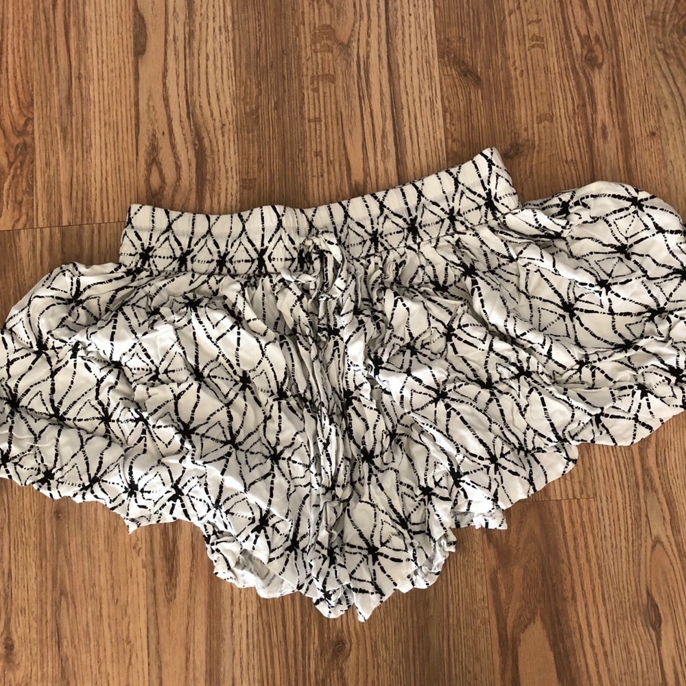 Flowy Shorts - Picture 4 of 6